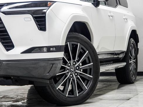 Used 2024 Lexus GX 550 w/ Cold Area Package image 3