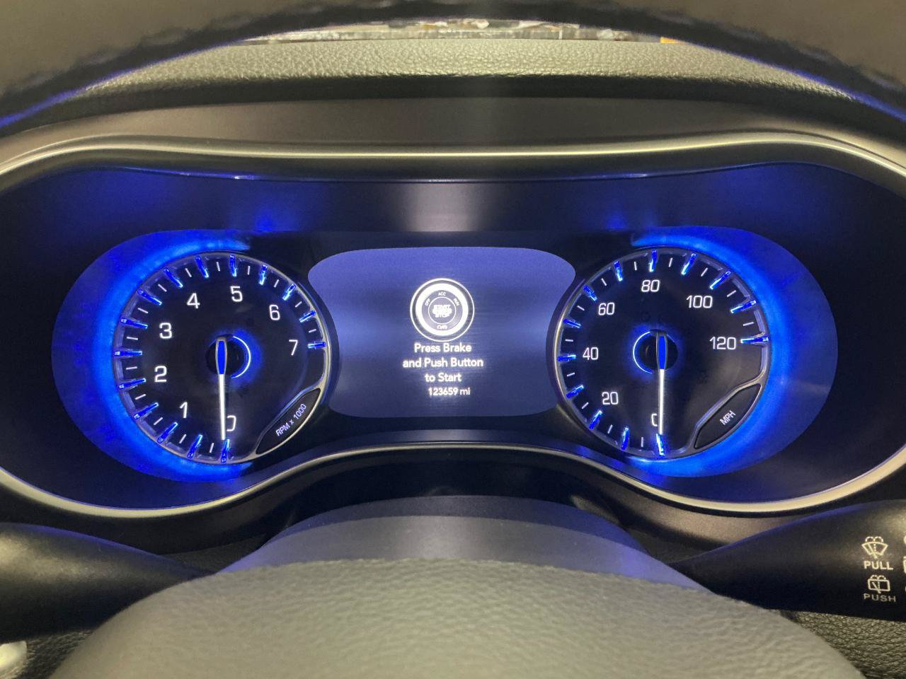 Used 2018 Chrysler Pacifica Limited FWD image 24