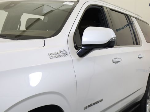 Used 2021 Chevrolet Suburban High Country w/ Premium Package image 12