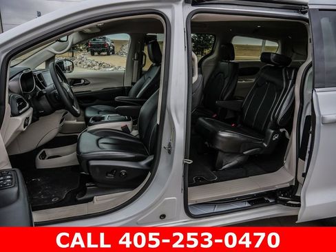 Used 2024 Chrysler Pacifica Touring-L AWD/4WD image 28