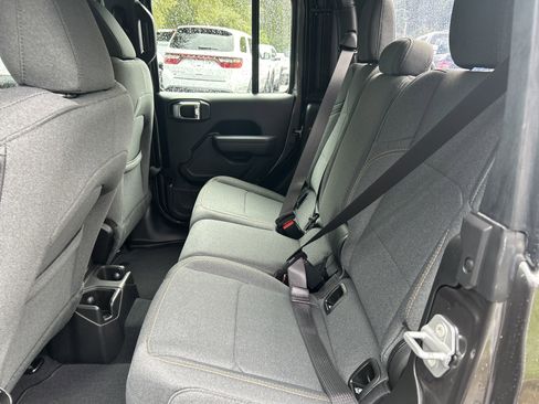 New 2025 Jeep Gladiator Sport image 30