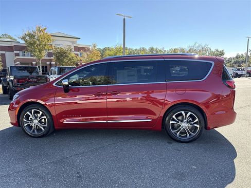 New 2026 Chrysler Pacifica Pinnacle image 6