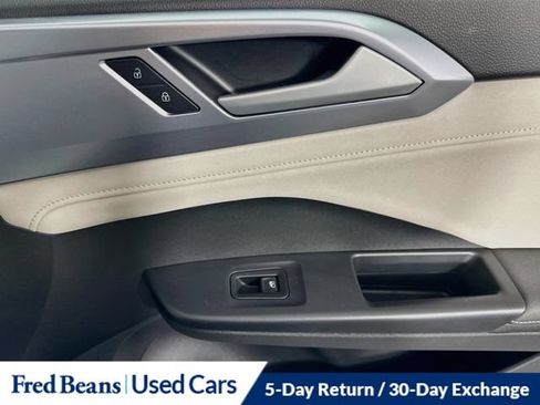 Used 2025 Volkswagen Taos SE AWD/4WD image 38