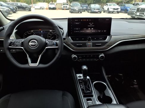 Used 2024 Nissan Altima 2.5 SV w/ SV Premium Package image 19