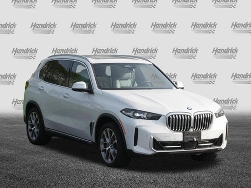 Used 2024 BMW X5 xDrive40i AWD/4WD image 2