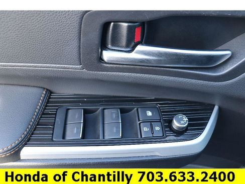 Used 2025 Toyota Sienna XLE Woodland Edition image 24