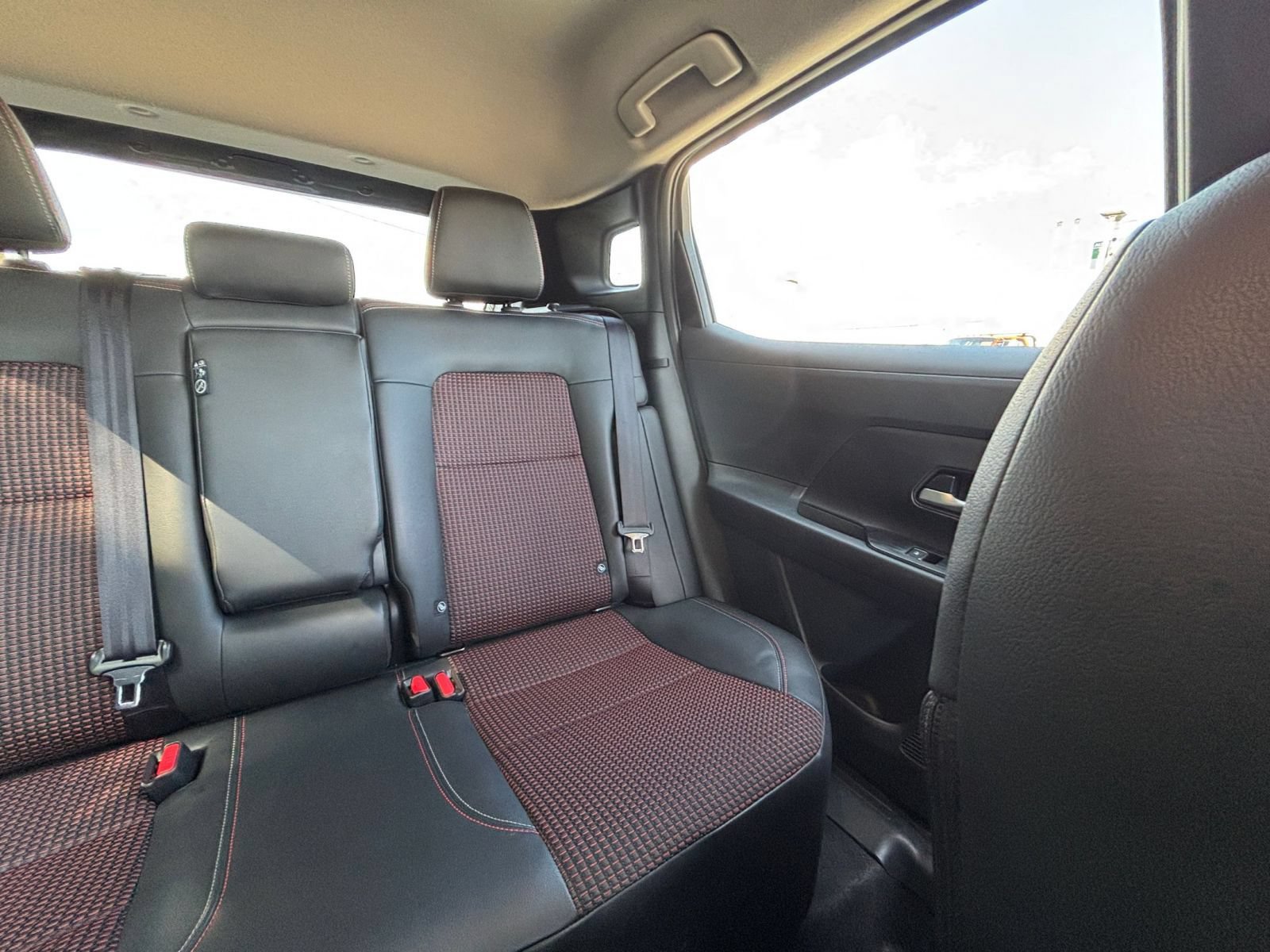 Used 2026 Nissan Kicks SR AWD/4WD image 35