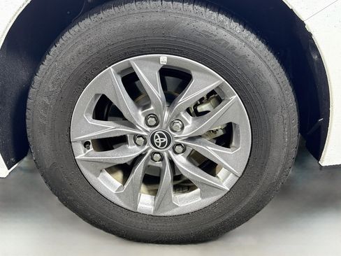 Certified 2026 Toyota Sienna LE AWD/4WD image 30