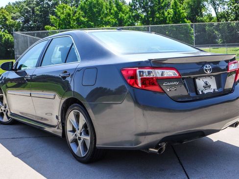 Used 2012 Toyota Camry SE w/ Leather Pkg FWD image 15