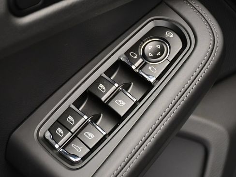 Certified 2026 Porsche Macan AWD/4WD image 37