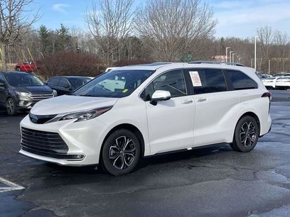 Used 2025 Toyota Sienna Platinum