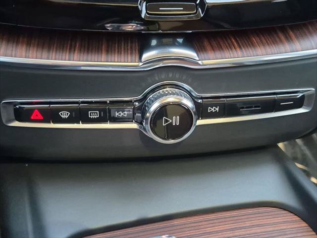 Certified 2024 Volvo XC60 B5 Ultimate w/ Protection Package Premier AWD/4WD image 18