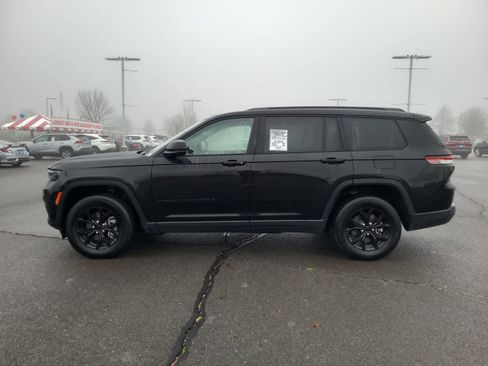 Certified 2024 Jeep Grand Cherokee L Laredo image 11