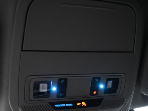 Used 2021 Ford Explorer XLT w/ Equipment Group 202A RWD image 25