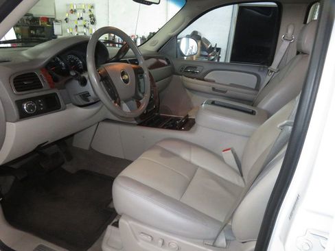 Used 2008 Chevrolet Avalanche LTZ w/ LTZ Preferred Equipment Group image 20