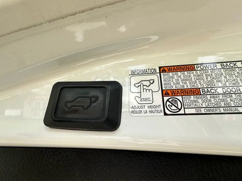 Used 2016 Toyota RAV4 XLE w/ Convenience Package AWD/4WD image 11
