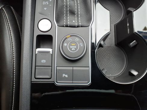Used 2022 Volkswagen Atlas SEL AWD/4WD image 25