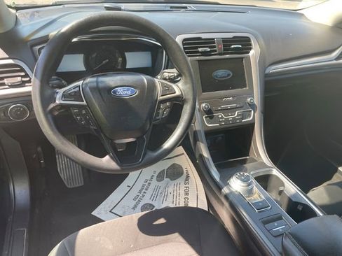 Used 2020 Ford Fusion SE image 5