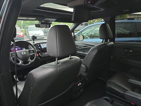 Used 2020 Honda Pilot Black Edition image 4