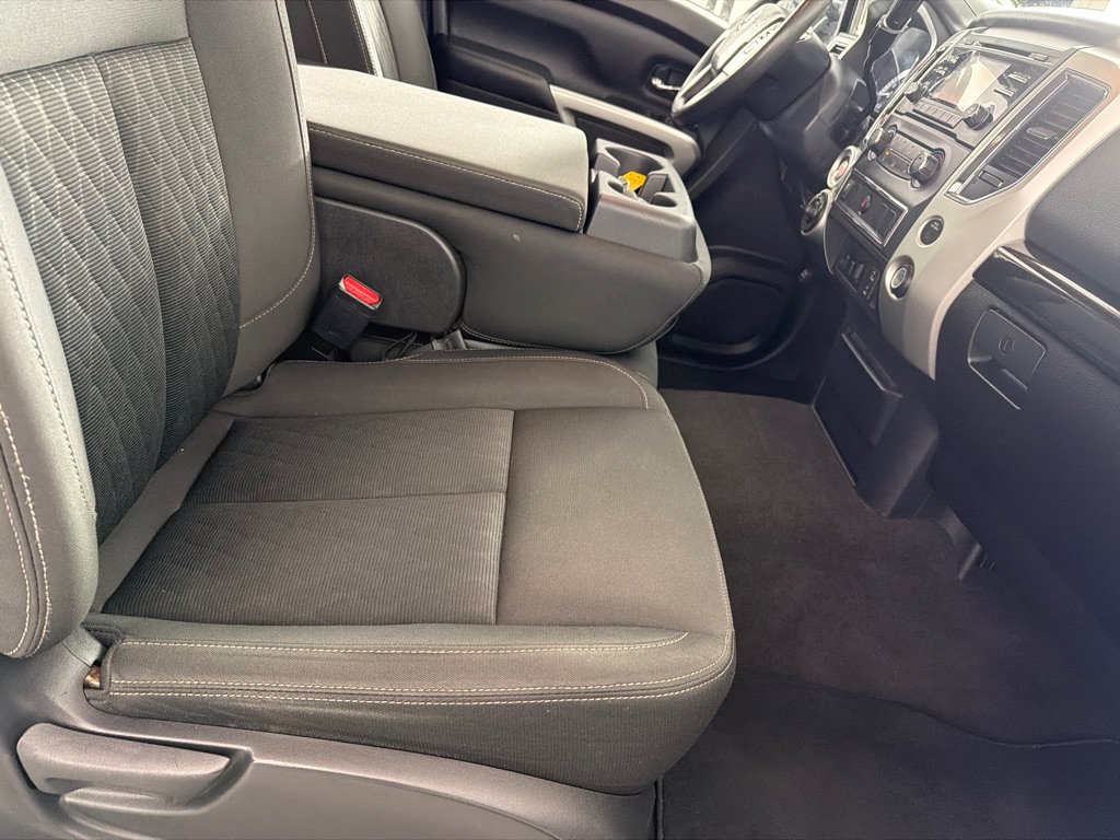 Used 2017 Nissan Titan SV AWD/4WD image 18