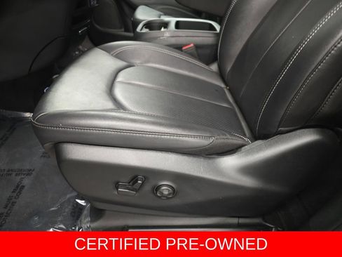 Used 2025 Chrysler Pacifica Select FWD image 29