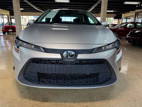 Used 2021 Toyota Corolla LE FWD image 2