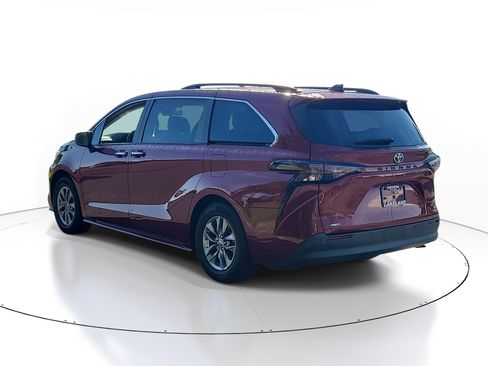 Certified 2023 Toyota Sienna XLE w/ XLE Plus Package AWD/4WD image 5