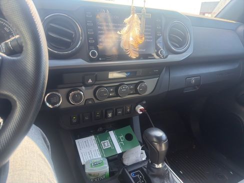 Used 2022 Toyota Tacoma TRD Sport V6 image 9