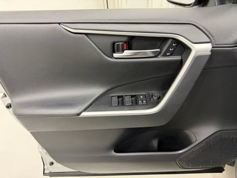 Used 2022 Toyota RAV4 Limited AWD/4WD image 19