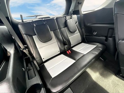 Used 2023 Ford Explorer XLT w/ Equipment Group 202A image 17