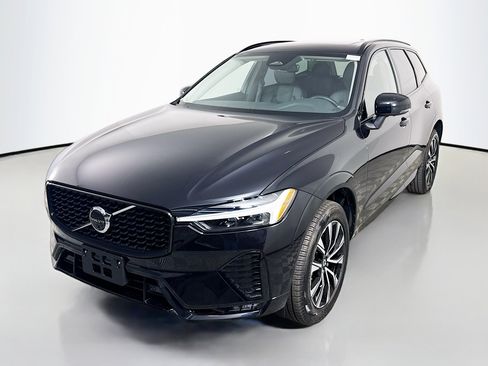 Used 2025 Volvo XC60 B5 Plus image 4