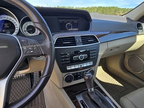 Used 2014 Mercedes-Benz C 250 Sedan image 23