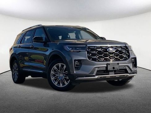 Certified 2025 Ford Explorer Platinum image 2