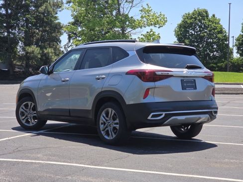 Used 2023 Kia Seltos S w/ Navigation Package FWD image 17