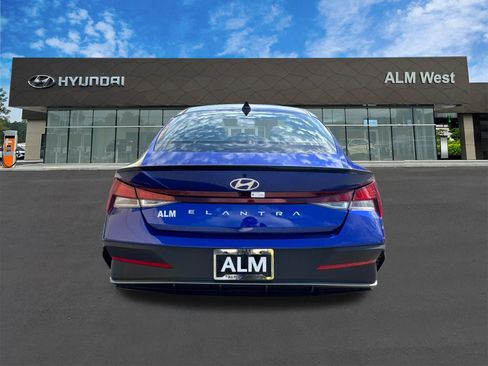 Used 2025 Hyundai Elantra Sport FWD image 6