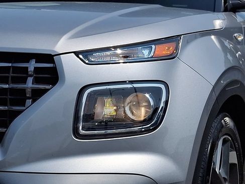 Certified 2025 Hyundai Venue SEL FWD image 9