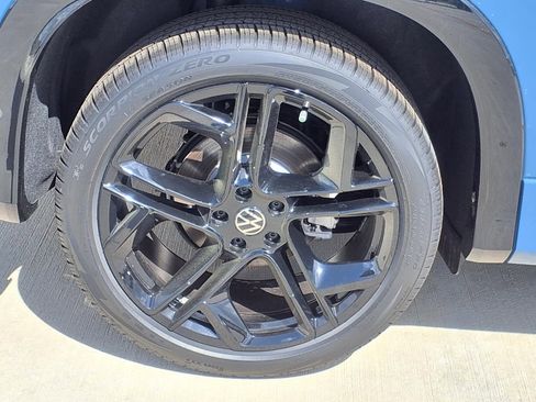 New 2026 Volkswagen Tiguan SE R-Line FWD image 5