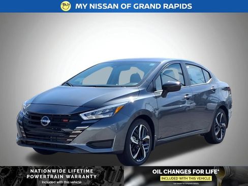 New 2025 Nissan Versa SR w/ Trunk Package image 2