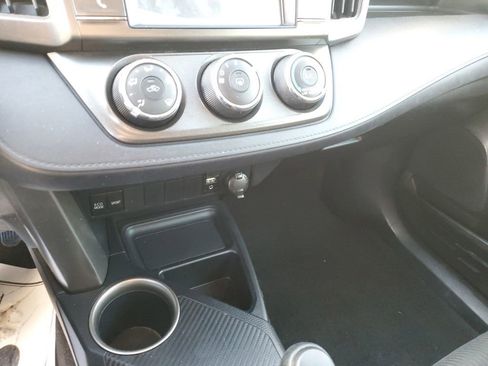 Used 2015 Toyota RAV4 LE image 18