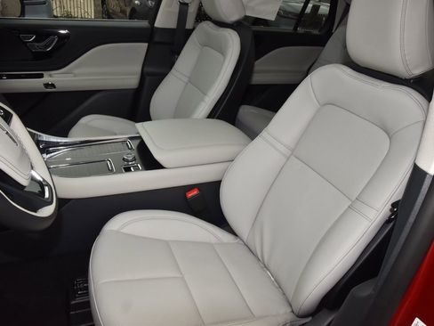 New 2026 Lincoln Aviator AWD image 33