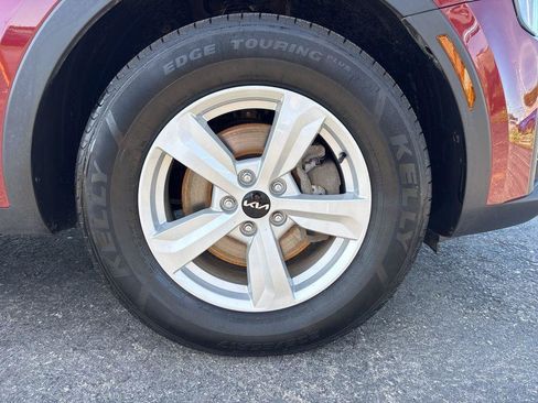 Used 2025 Kia Sorento LX FWD image 9