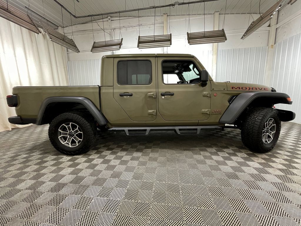 Used 2025 Jeep Gladiator Mojave w/ Safety Group AWD/4WD image 20