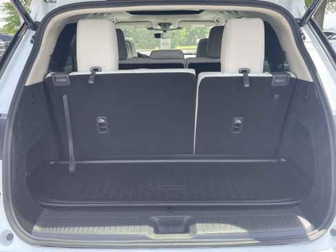 Used 2026 INFINITI QX60 Luxe w/ Cargo Package FWD image 8