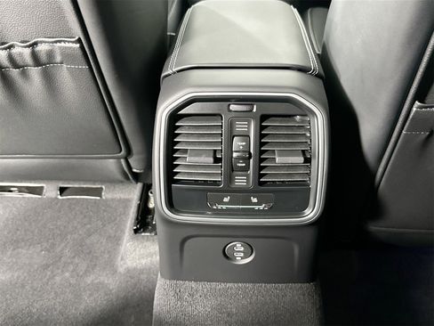 Certified 2025 Porsche Macan image 38