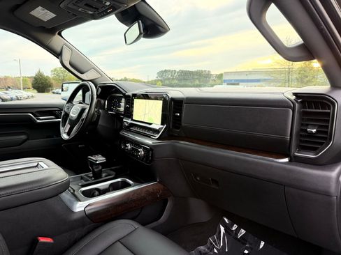 Used 2022 GMC Sierra 1500 SLT w/ SLT Convenience Package image 33