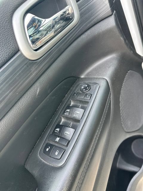 Used 2019 Jeep Grand Cherokee Altitude AWD/4WD image 13
