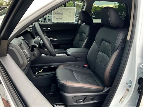 New 2026 Nissan Pathfinder Platinum FWD image 15