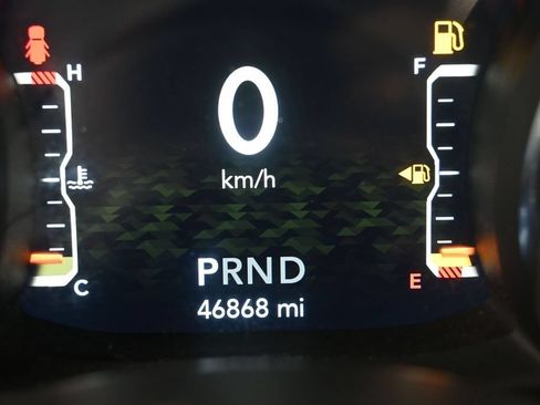Used 2021 Jeep Wrangler Unlimited Rubicon w/ Cold Weather Group AWD/4WD image 32