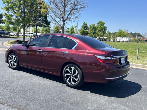 Used 2017 Honda Accord EX-L image 7