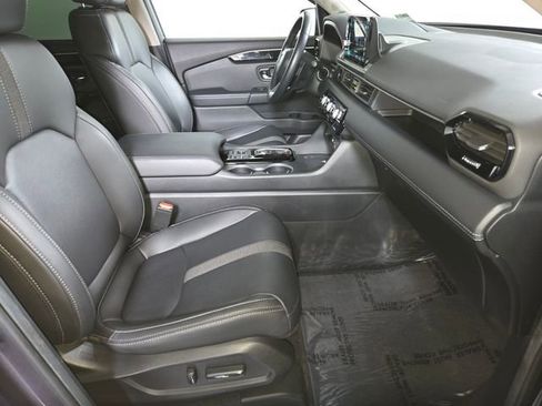 Used 2025 Honda Pilot Touring image 24